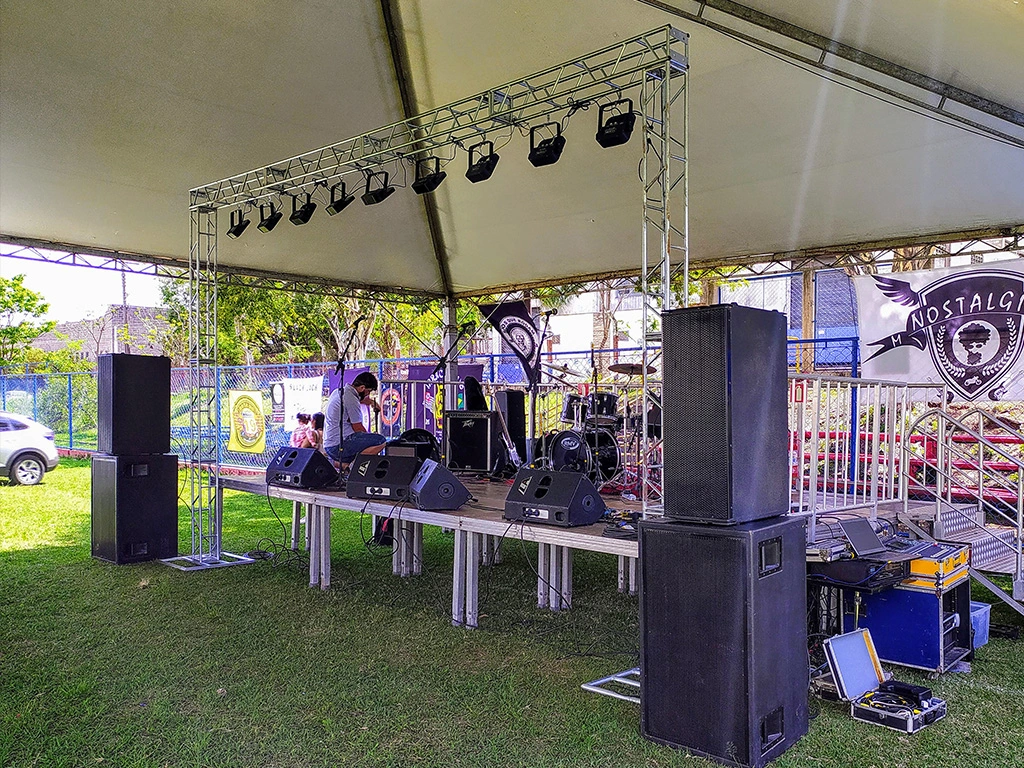 Locação de som para encontro de moto clube com PA e retornos dedicados