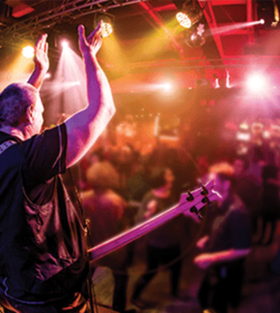 Locação de som para show pequeno porte com PA, retornos e microfones premium - até 3 mil pessoas